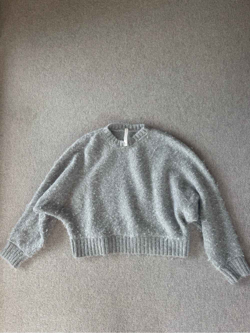 Aritzia Soft Knit Cropped Women's Sweater - Gray